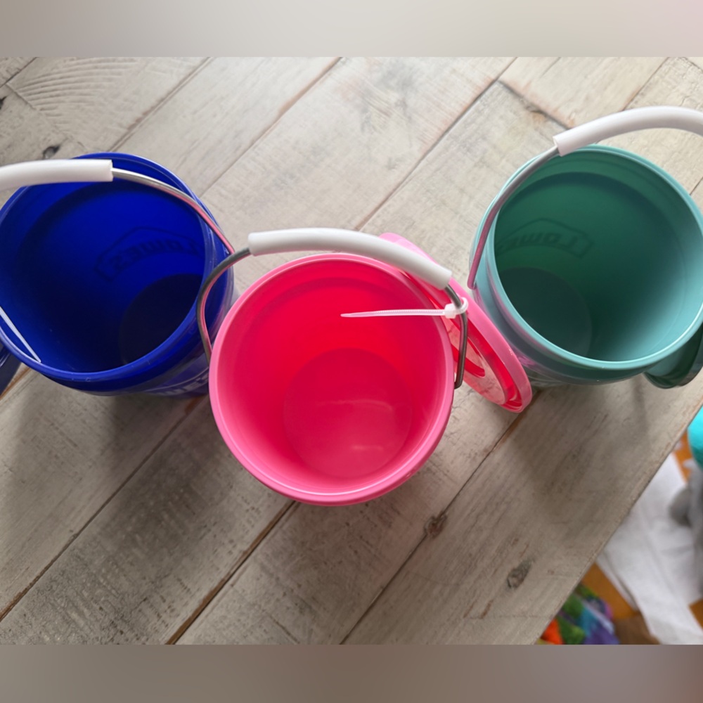 NWT - LIMITED EDITION LOWE’S .4 Quart Mini Bucket Trio Set with Lids and Eggs! - Picture 5 of 6